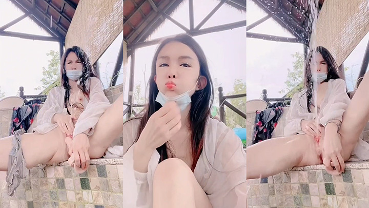 少妇公园自慰直播,高潮喷水直冲镜头