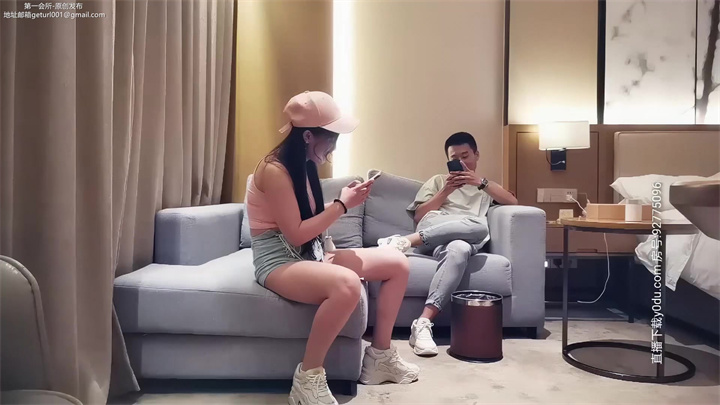 约了个白衣裙子妹子啪啪,舔逼口交猛操拉手后入呻吟娇喘诱人宝马女玩3P,极品高颜值女神,前后夹击淫叫响彻房间,人间尤物不可错过