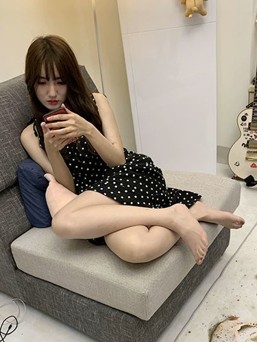 难得一见的清纯又骚气的反差婊,各种场合调教她,玩各种轻度SM美腿丝袜足交等11-天仙视频,您的私人AV影院